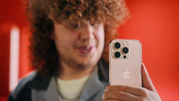 Alpaka – Vodafone Ad directed by Micky Suelzer